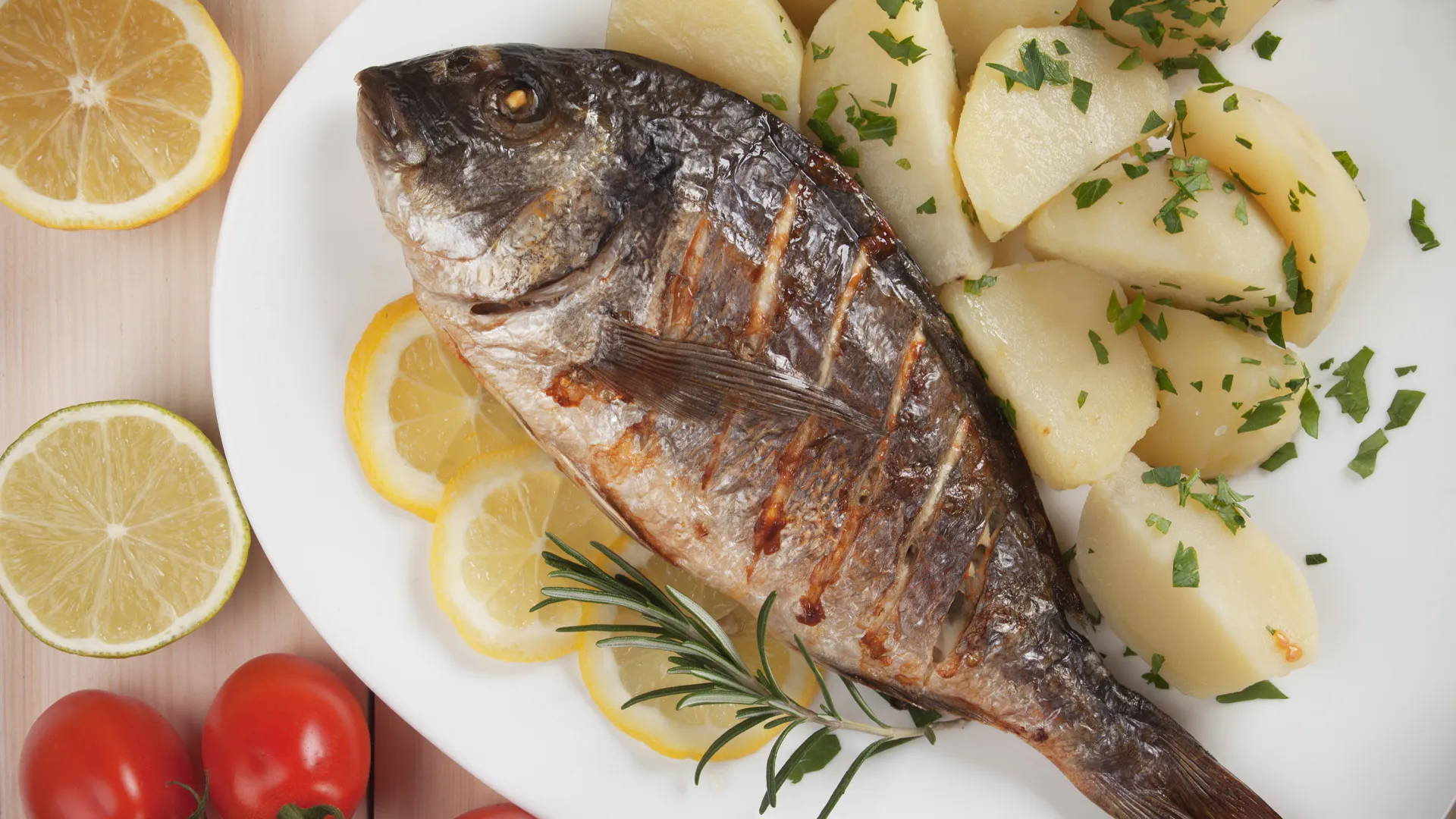 Dorade Sauvage en Croûte de Sel, Citron et Herbes